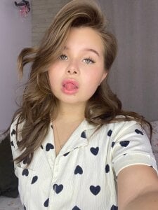 Anna_Nicol Hearts outside, hearts inside Pic 2