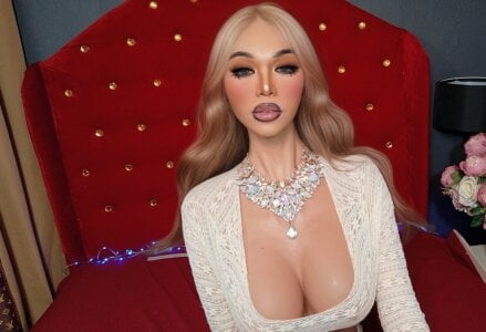 CelinaWintour Public Pic