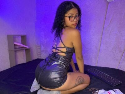 saaraaa MORENA LATINA SEXY Pic 4