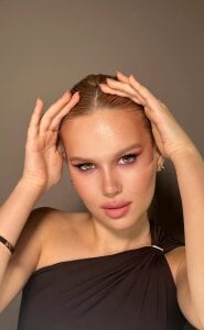 Ella-Ley Public Pic 2