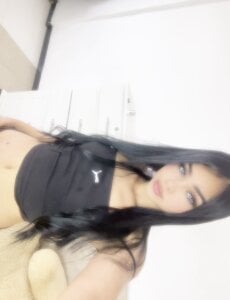 alix_pretty18 Public Pic 6