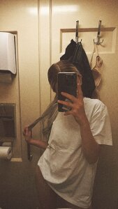 Anora_Mur Public Pic 4