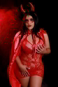 NiaWatsonn Halloween Pic 9