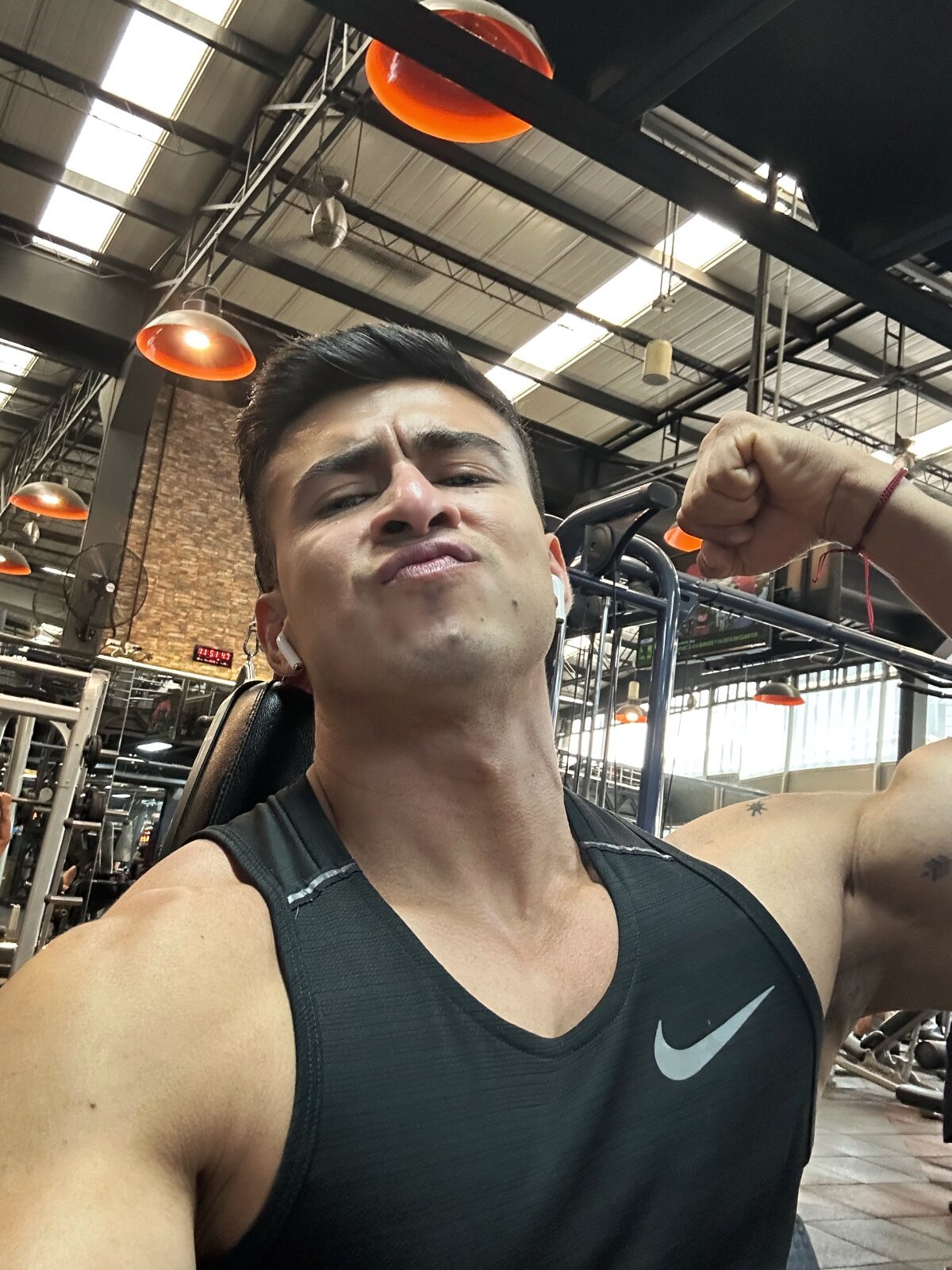 Chris_Clarck 님의 트렌드 중인 사진  440개