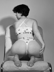 RinaShy black and white Pic 3