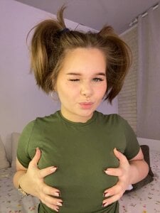 Anna_Nicol looks like the sun Pic 3