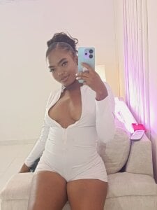 Kenia_Storm white suits me well 🤍 圖片 3