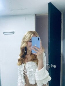 emily_pons Public Pic 2