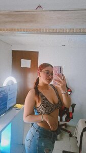 Adara_velvet “I smile, and the universe smiles with me.” Pic