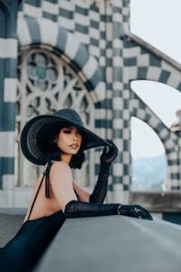 ElleDiane Glamorous and elegant Elle Pic 2
