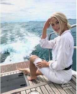 Carla_Vogue Public Hình 2