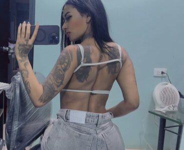 Karina_Garcia21 Public Pic