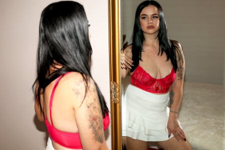 Celine_Skye Just a little peek… Pic