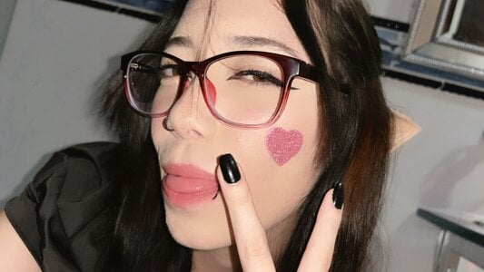 HarperrWest What would you like to play with me today? slika 3