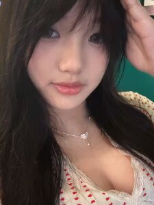 yiyijing000 可可爱爱 Pic