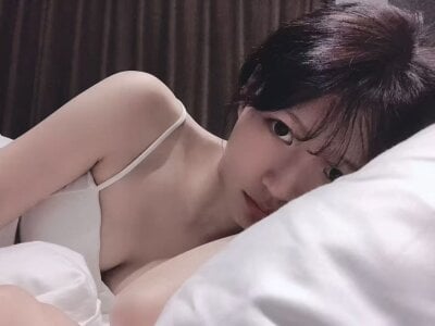 SuperGirl-100 Public Pic