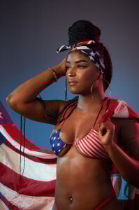 Dressed (or maybe not) to make history this 4th 🇺🇸💋 de malu_horny_69 Fotos 4
