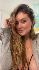 annieroussee seducing Pic