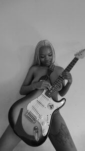 YummyMelanin117 Playing with my guitar Pic