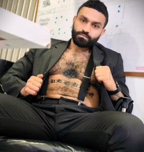 LeonidasKaiserDirect, serious, and dangerous. 😈图片 2