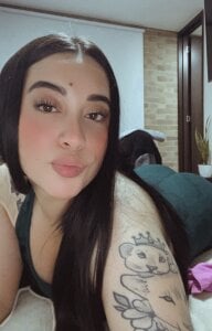 IvySanchez_Pink Public Kuva 4