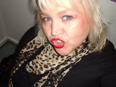 Blasflittchen selfies im Büro Pic 2