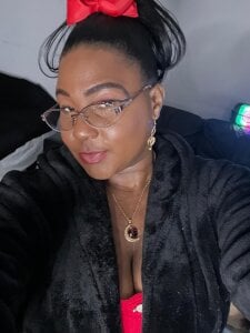 Curvy-Sashia Public Pic 7