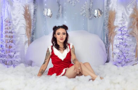 Grace_Belucci 🔥 Holiday Seduction Pic