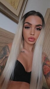 AprilHadid Public Pic