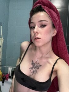 Eva_Collinss After a HOT shower Foto 2