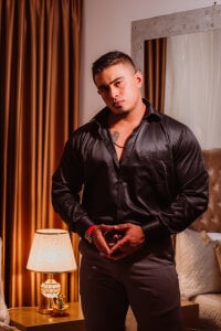 Maxkartherのbig sexy manの枚の写真