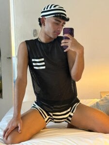 your favorite prisoner ⛓😏🖤 de Mike_thomsonn  8 photos