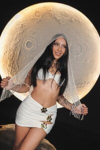 AmaliaCrus Under the moon. Pic 3