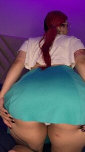 EmmaSwift_ Look under my skirt 😘 Foto 3