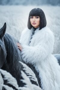 LaraMaeve Bow First. Stare Later. ❄️👑🔥 사진 2