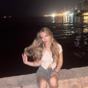 MilaSliger Night walk🖤 Poză 2