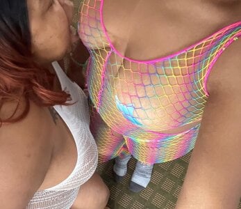 Cynamin_LaTeyy87 kullanıcısının Me and sexy bestie Sil albümü -  4 fotoğraf