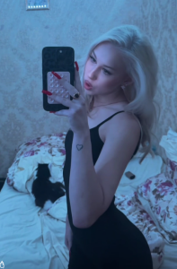 Rose_Lachrymose Public Pic 3