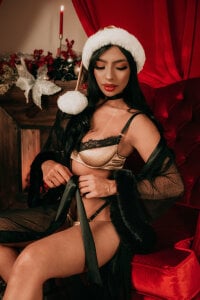 It's starting to get hot at the North Pole 🔥 de IzzyWild  5 photos