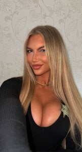 Tia_Fox Public Pic 2