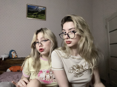 blondes_with_glasses