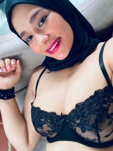 ShanaJamil The smile is mine, but the reason is you 💋 Kuva