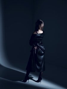 AlyaMiller In a black coat Billede 3