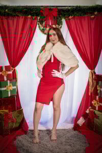 AlissonMartin 🎄✨ Memories Under the Tree 🎅🎁 Pic 4