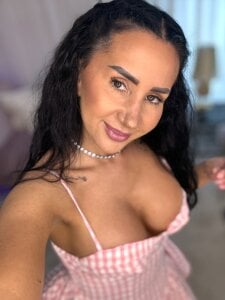 AnaRhodes Outfit day by day Pic 6