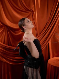 LessySmith Glamor style Pic 6