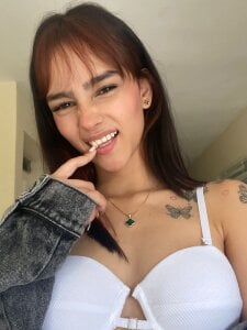 MelodyMansson Good morning, handsome ☀️💋 I’m live from 8:30 a.m. to 3:30 p.m., waiting to wrap you in my warmth, Pic