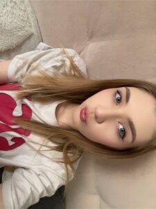 AveryBerkson How do you like my outfit?  6. fénykép