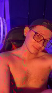 Josh_18cm Selfies Pic 3