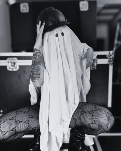 Elecktra_sweet “Not all ghosts are scary… some are seductive.”👻 Gambar 2